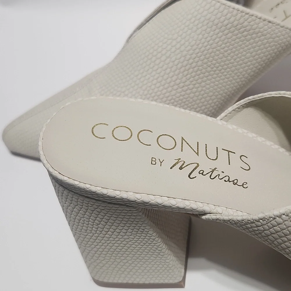 Coconuts by Matisse Women's Cream Textured Mules - Picture 2 of 8